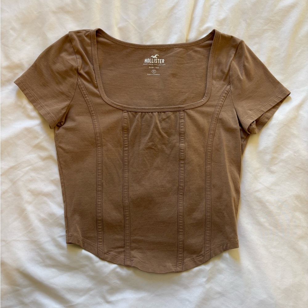 Hollister Women's Tan Baby Tee